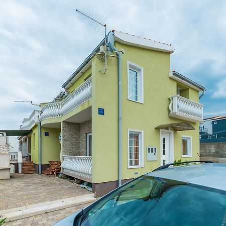 Apartments Mahnet Vir Eksteriør bilde
